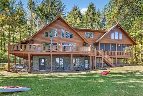 Blue Heron Lodge- Lakefront luxury with boat dock