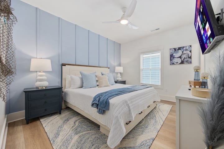 Перфектният баланс между уединение и лукс - този апартамент с двойно легло queen size предлага спокойни нощи и прохладни сутрини.