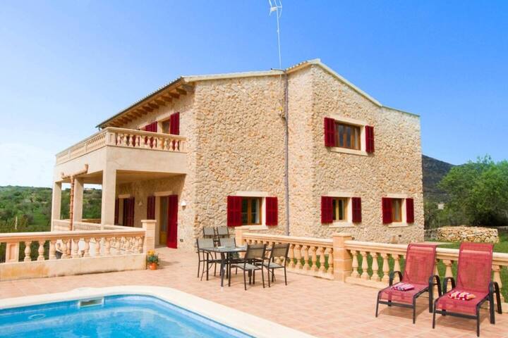 Cas Cavaller | Family & Friends Retreat gallery image 5