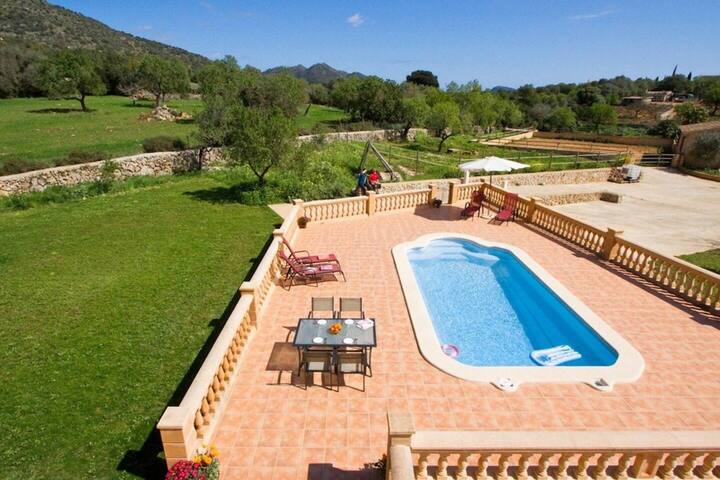 Cas Cavaller | Family & Friends Retreat gallery image 2