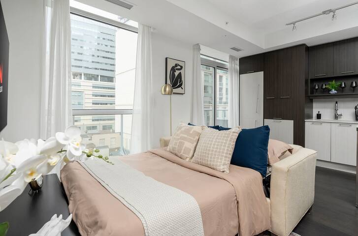 2BR 2BA Suite with Sofa Bed by Financial District gallery image 5