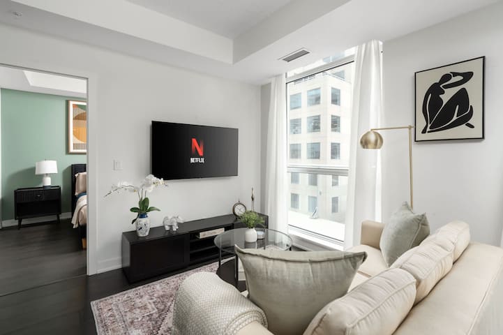 2BR 2BA Suite with Sofa Bed by Financial District gallery image 2