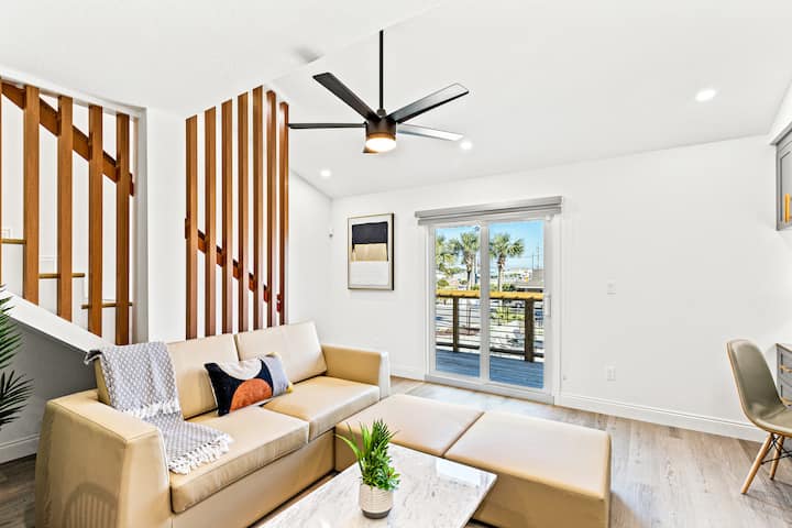 Ocean Breeze 2d - Modern Spot By The Beach - Lower Grand Lagoon, FL