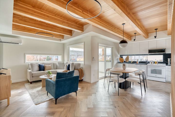 Designer Townhome in Alberta Arts + In-Law Suite