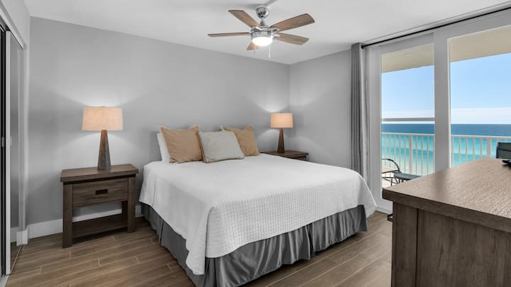 Основна спалня на BeachCrest 603