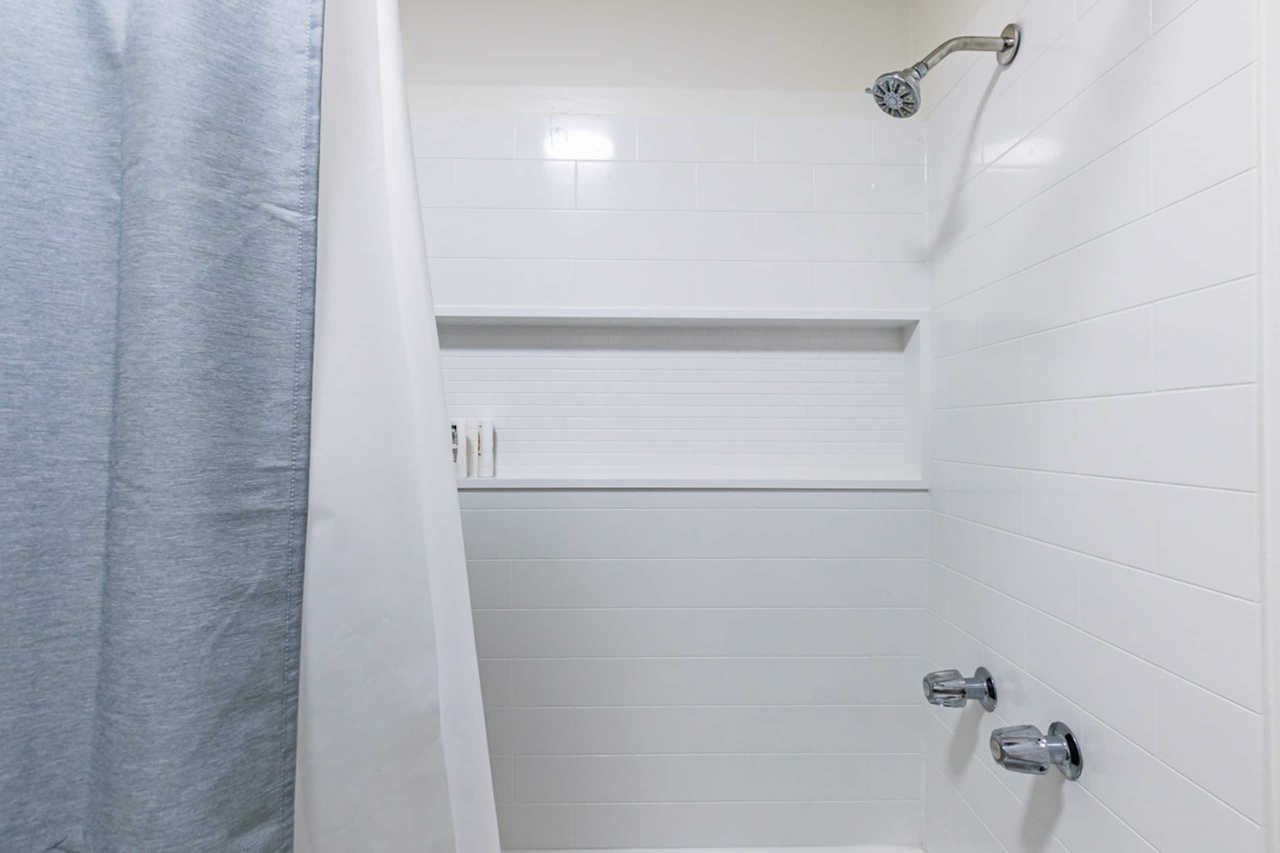 Condo in Hilo · ★4.8 · 2 bedrooms · 2 beds · 1 shared bath - Image 25