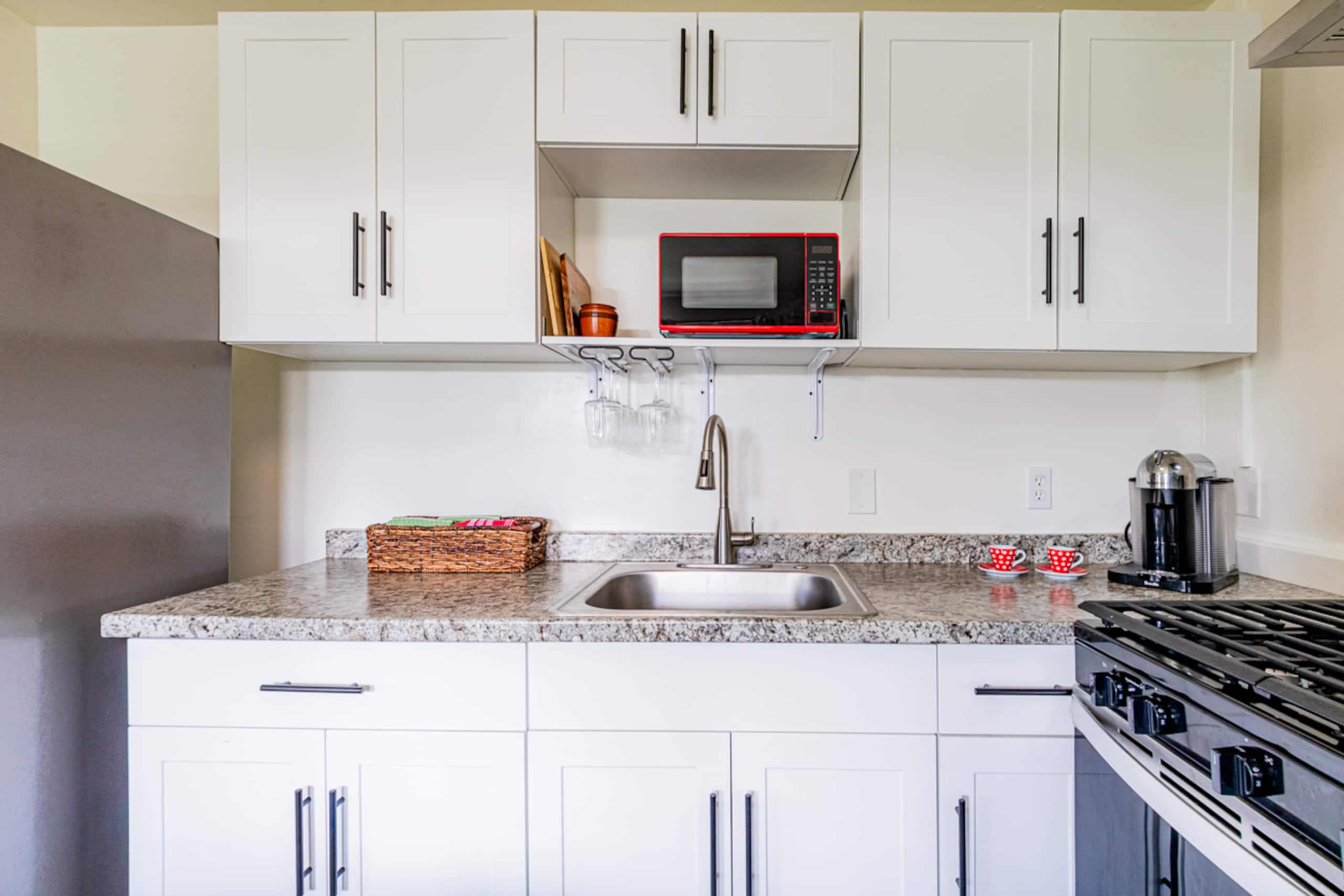 Condo in Hilo · ★4.8 · 2 bedrooms · 2 beds · 1 shared bath - Image 16