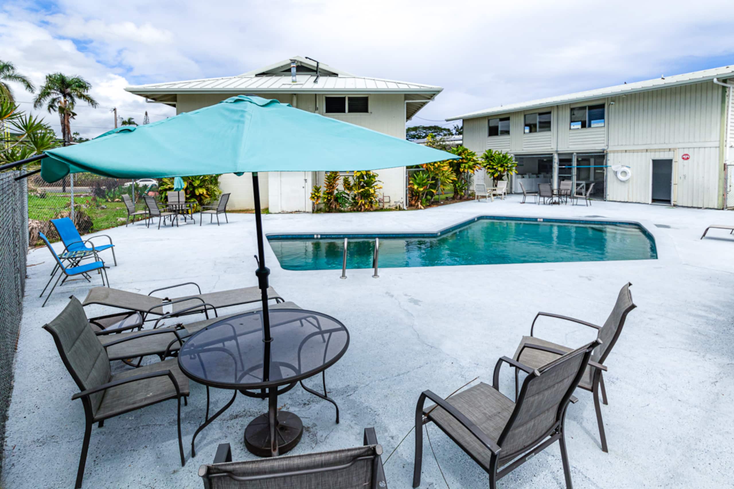 Condo in Hilo · ★4.8 · 2 bedrooms · 2 beds · 1 shared bath - Image 1