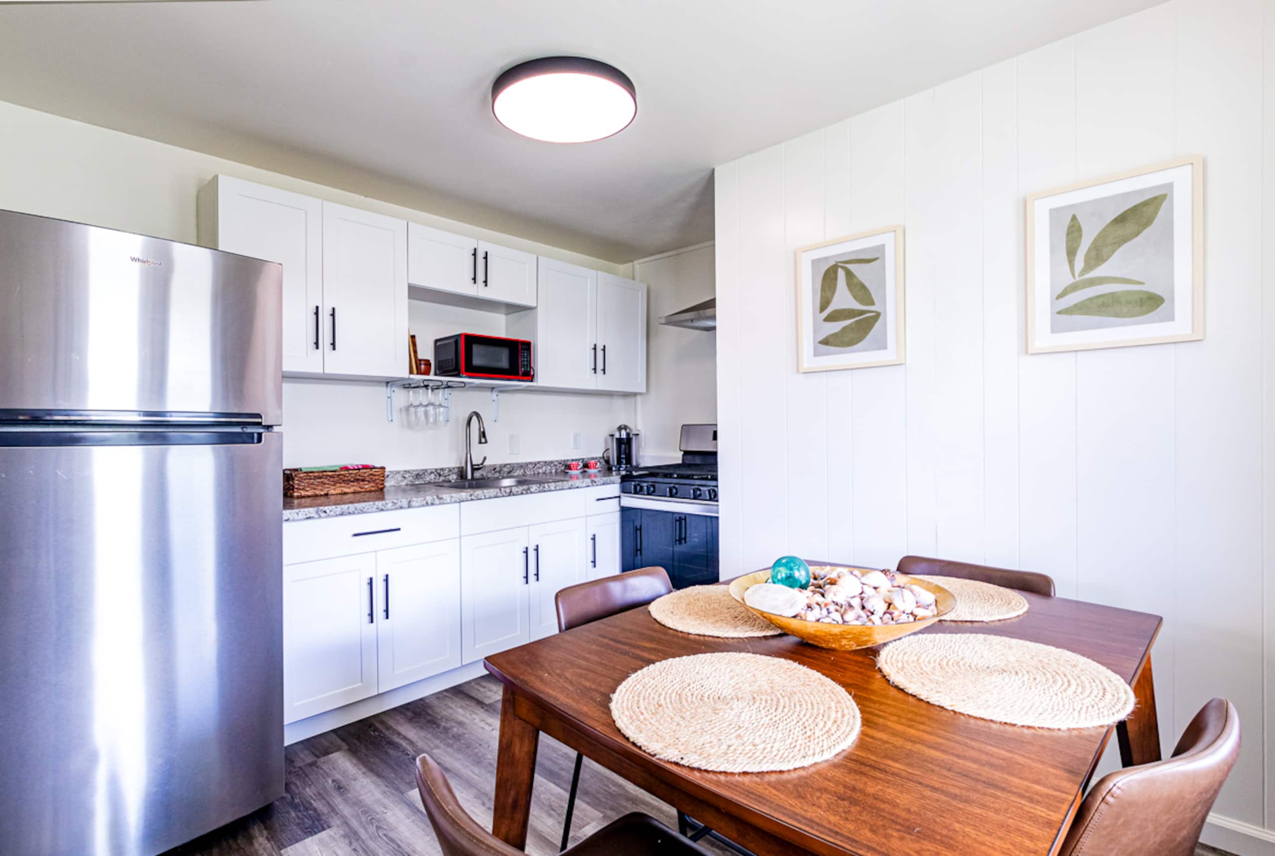 Condo in Hilo · ★4.8 · 2 bedrooms · 2 beds · 1 shared bath - Image 12
