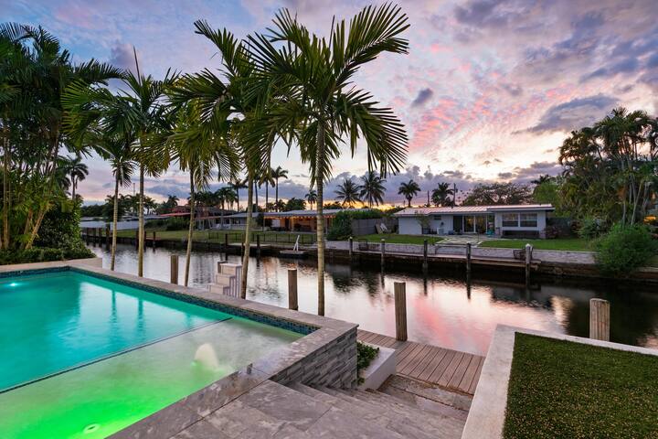 Canal-Front Oasis w/ Pool & Hot Tub | Gulfstream gallery image 2
