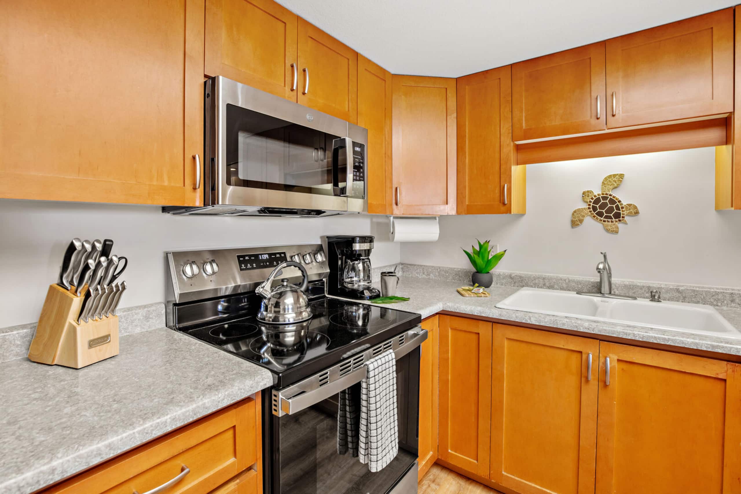 Condo in Kihei · ★4.81 · 1 bedroom · 2 beds · 1 private bath - Image 14