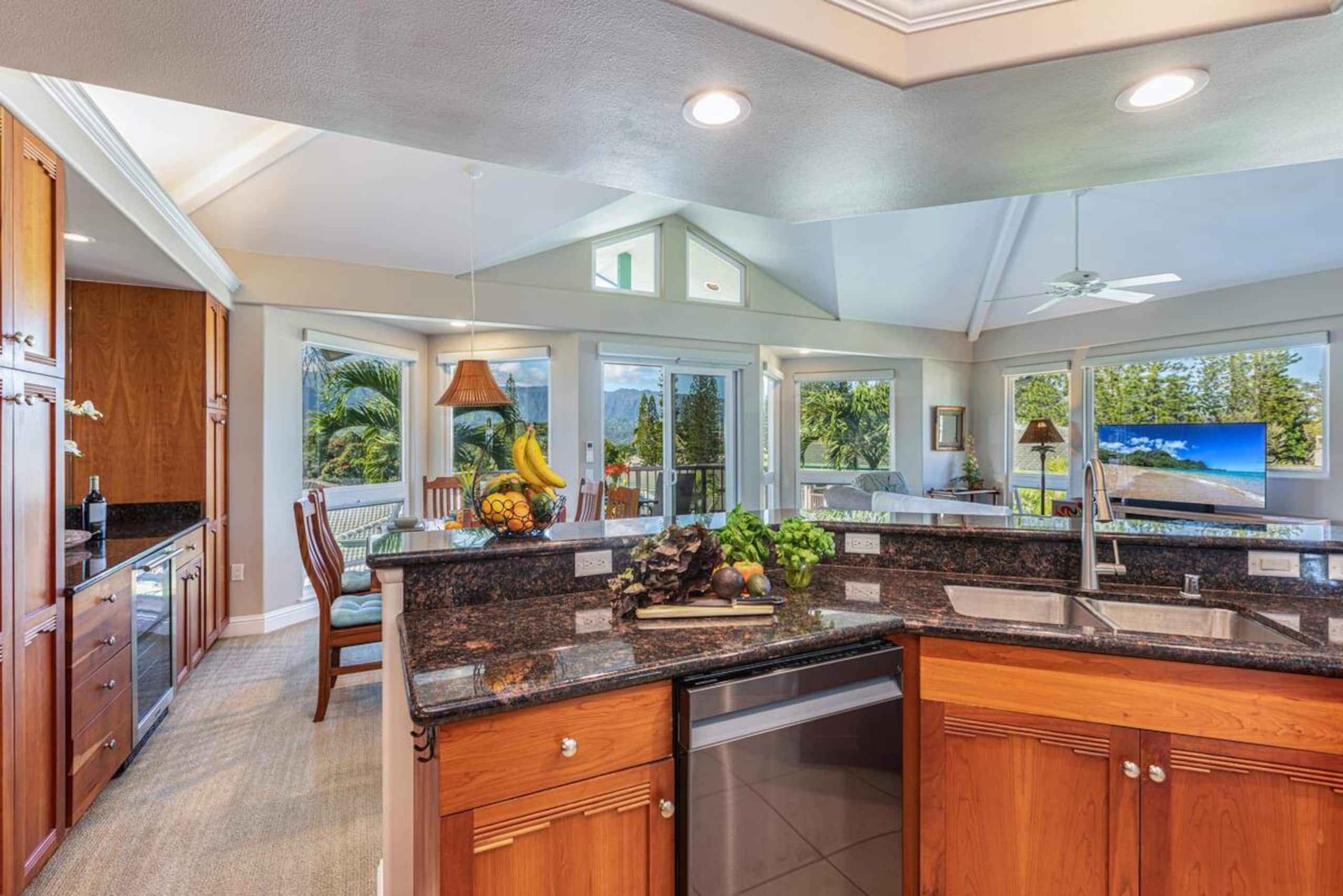 Condo in Princeville · ★4.94 · 3 bedrooms · 3 beds · 3 baths - Image 13