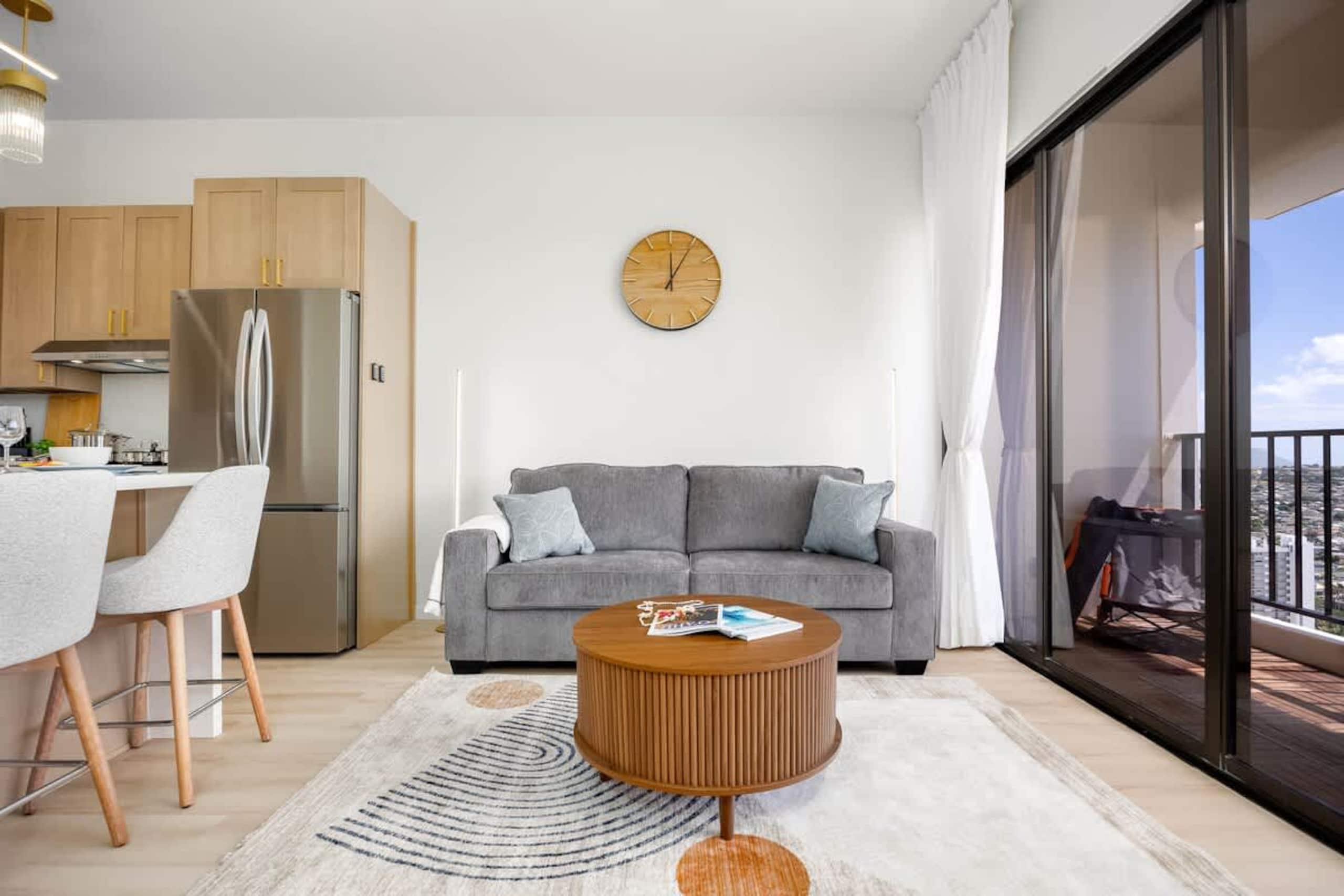 Breezy 1BR w/ ocean, mountain & city views - Image 15