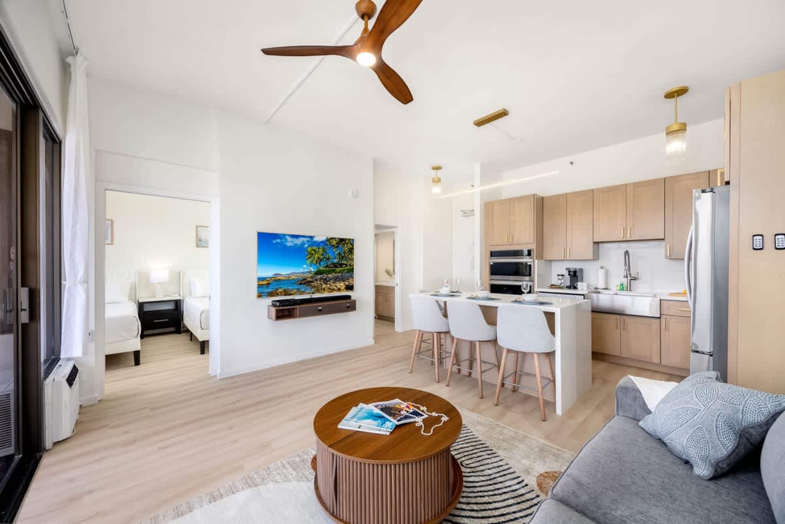 Breezy 1BR w/ ocean, mountain & city views - Image 12