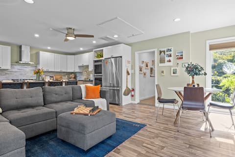 Prime Location /Easy Parking/ Kayaks/ River