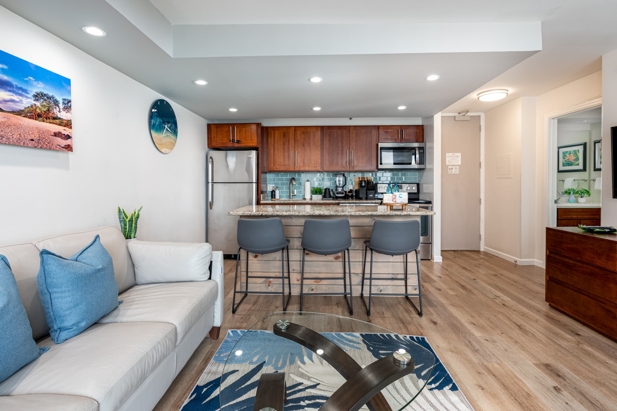 Condo in Honolulu · ★4.98 · 1 bedroom · 2 beds · 1 private bath - Image 3