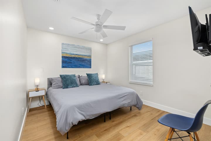 غرفة نوم مع سرير كينج [BR2] سرير كينج