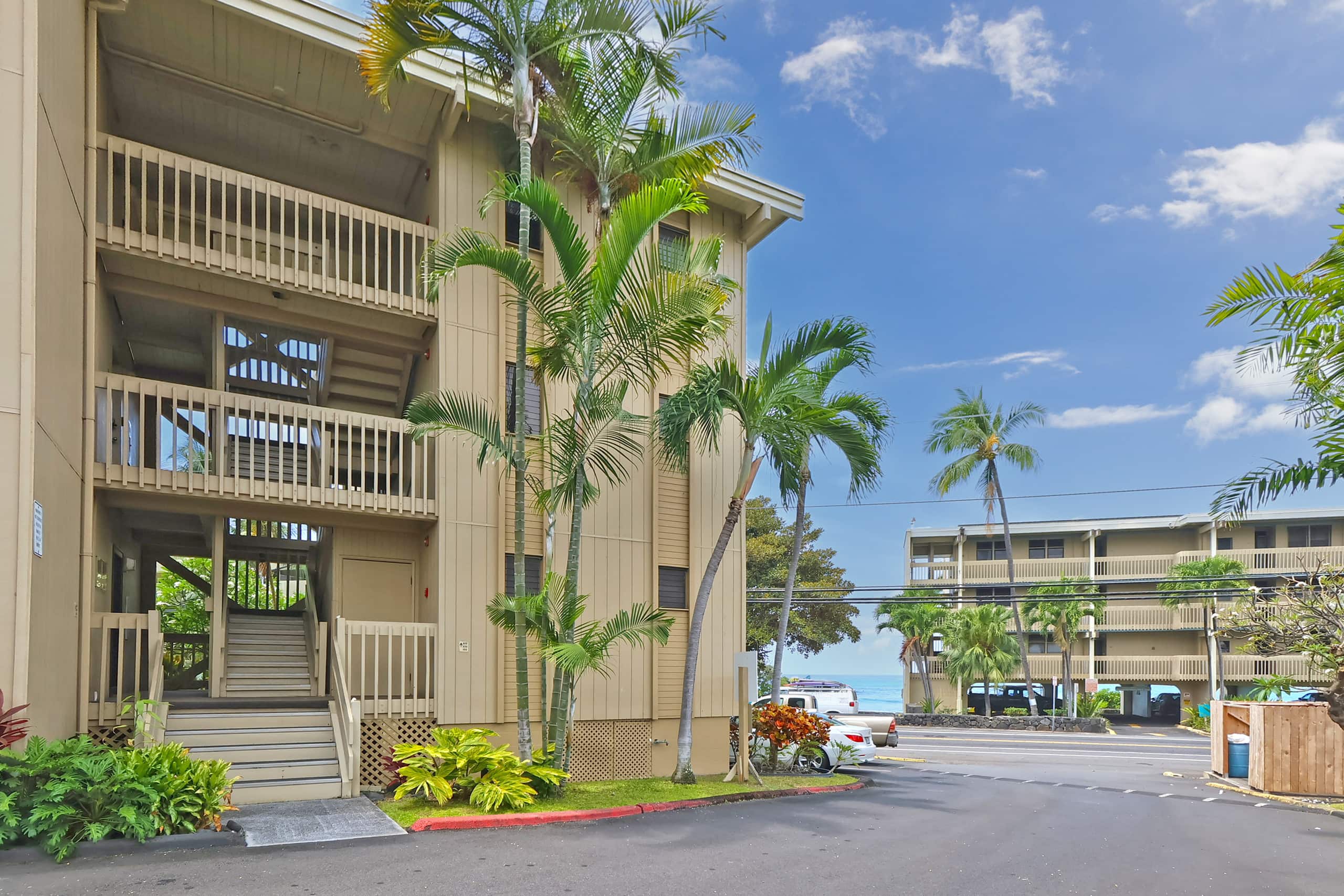 Condo in Kailua-Kona · ★4.8 · Studio · 1 bed · 1 bath - Image 33
