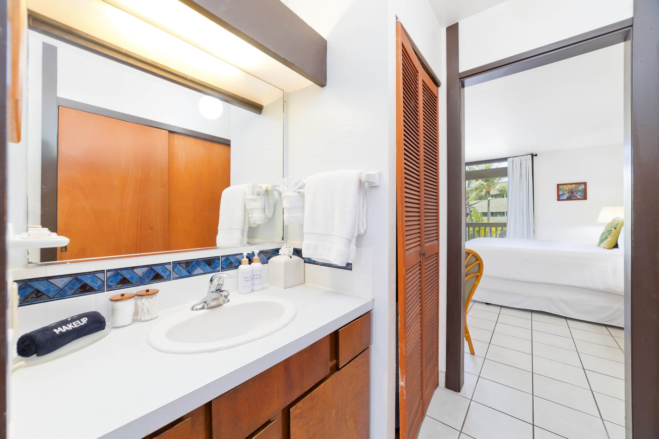 Condo in Kailua-Kona · ★4.8 · Studio · 1 bed · 1 bath - Image 3