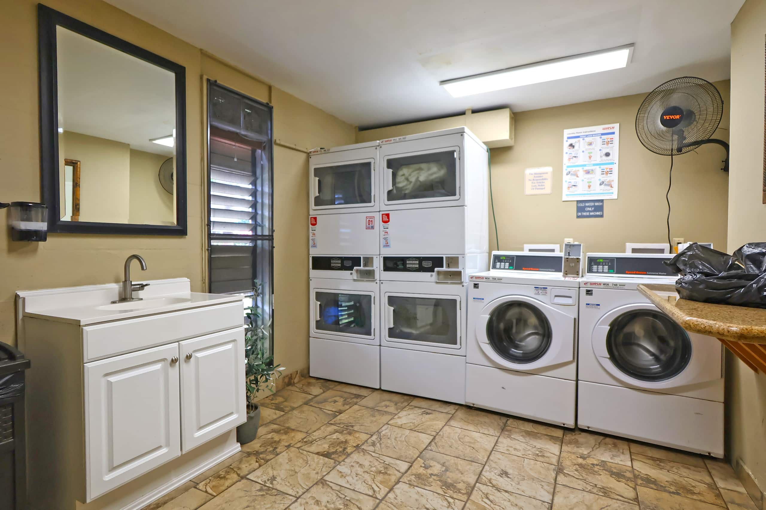 Condo in Kailua-Kona · ★4.8 · Studio · 1 bed · 1 bath - Image 24