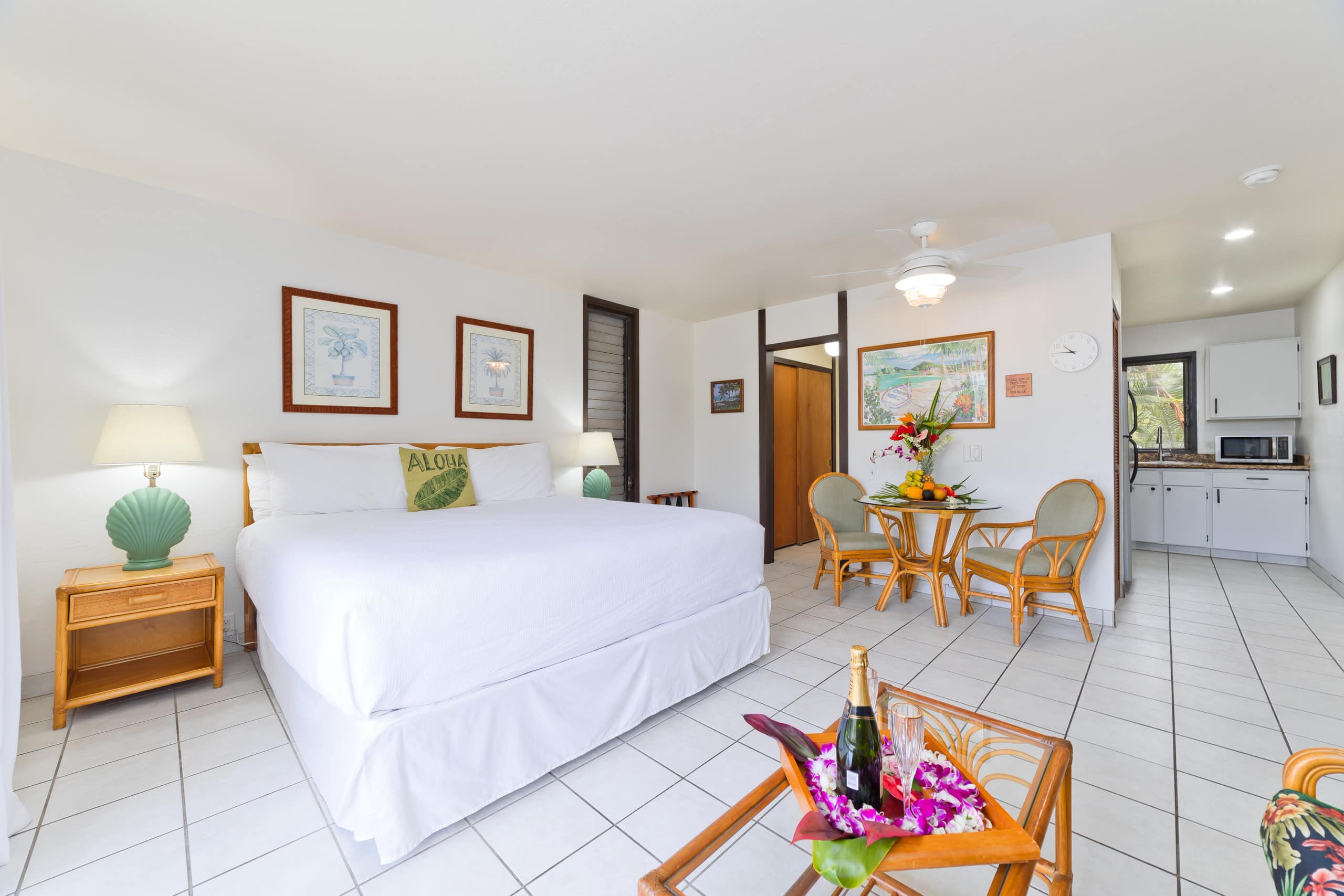 Condo in Kailua-Kona · ★4.8 · Studio · 1 bed · 1 bath - Image 4
