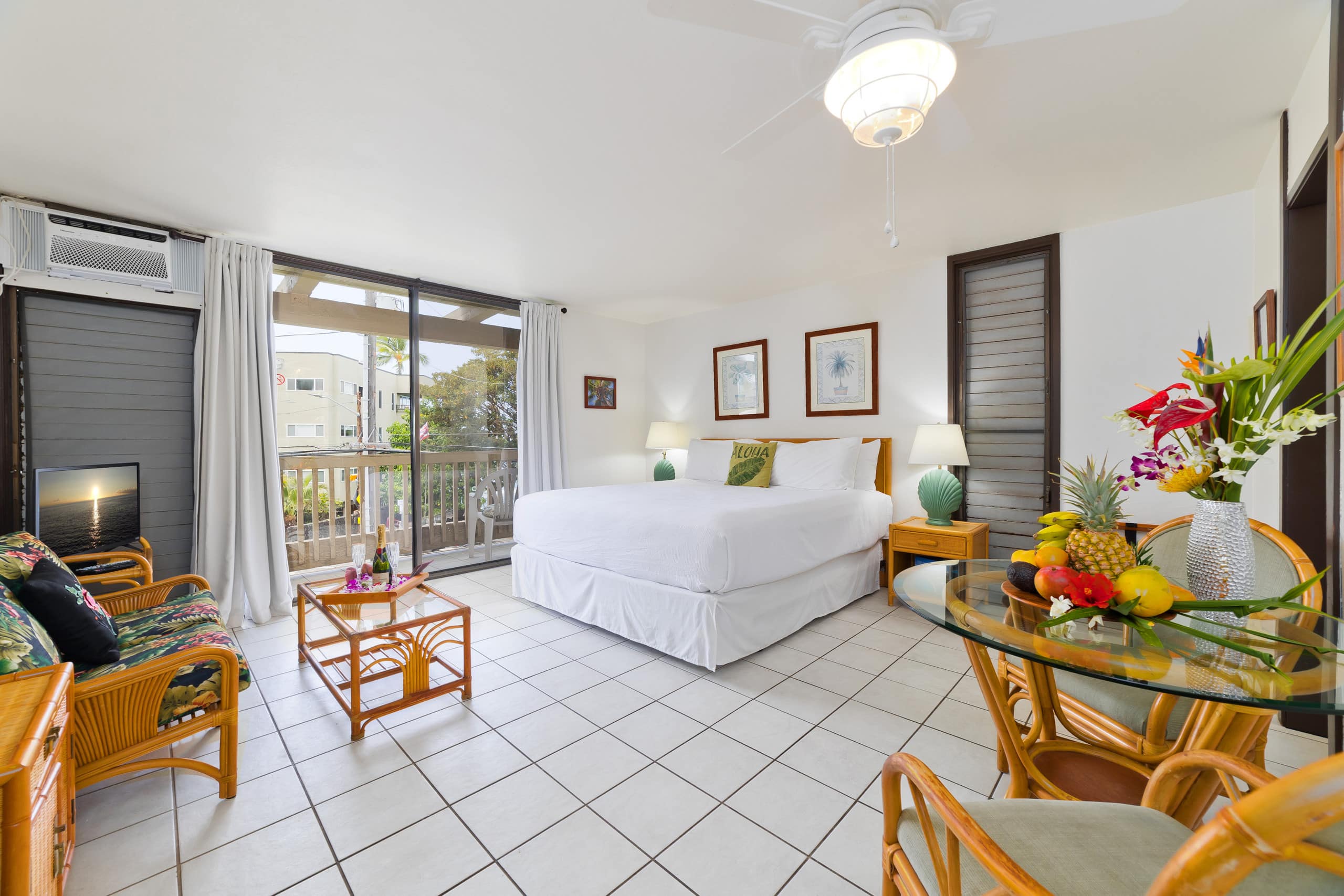 Condo in Kailua-Kona · ★4.8 · Studio · 1 bed · 1 bath - Image 7