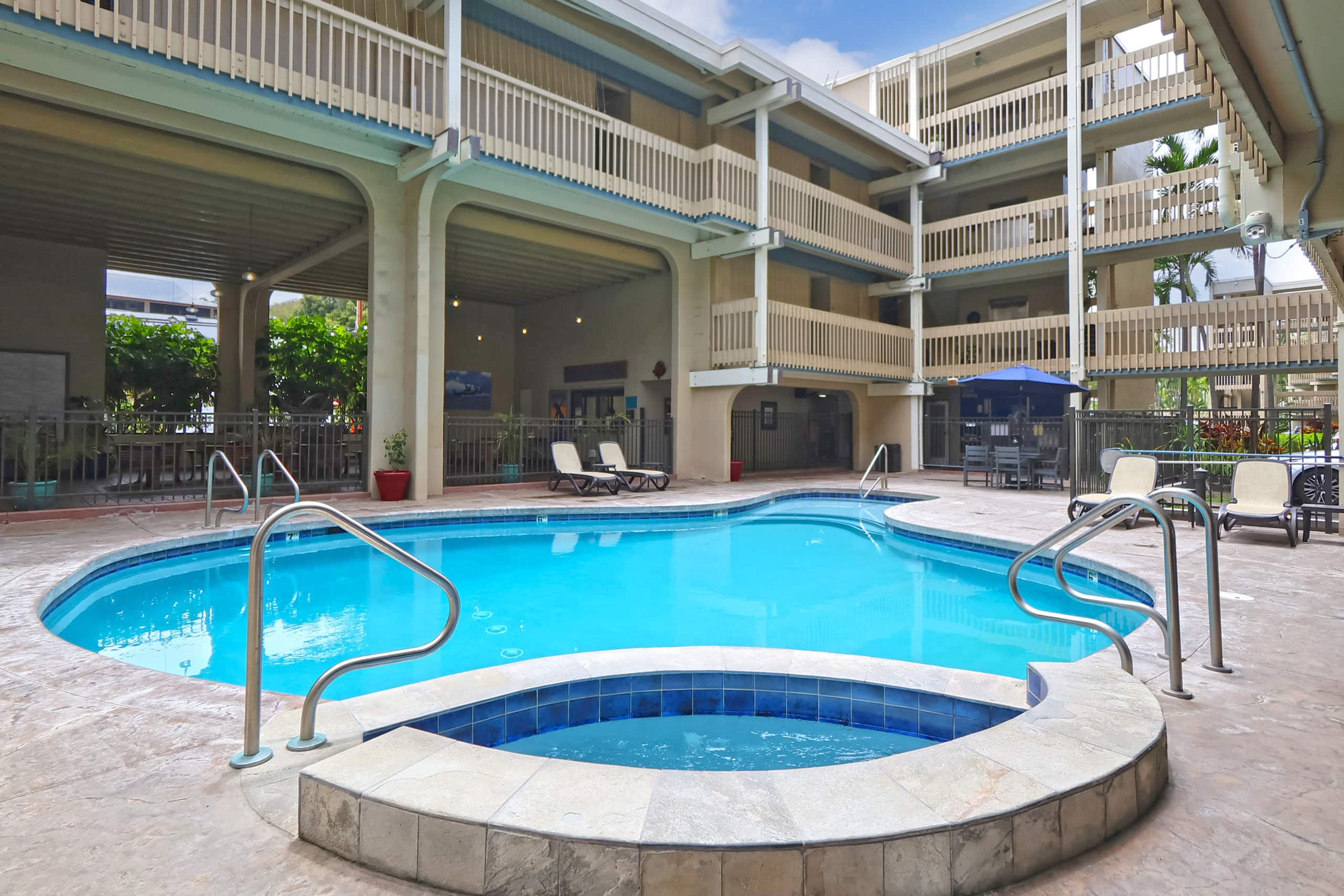 Condo in Kailua-Kona · ★4.8 · Studio · 1 bed · 1 bath - Image 12