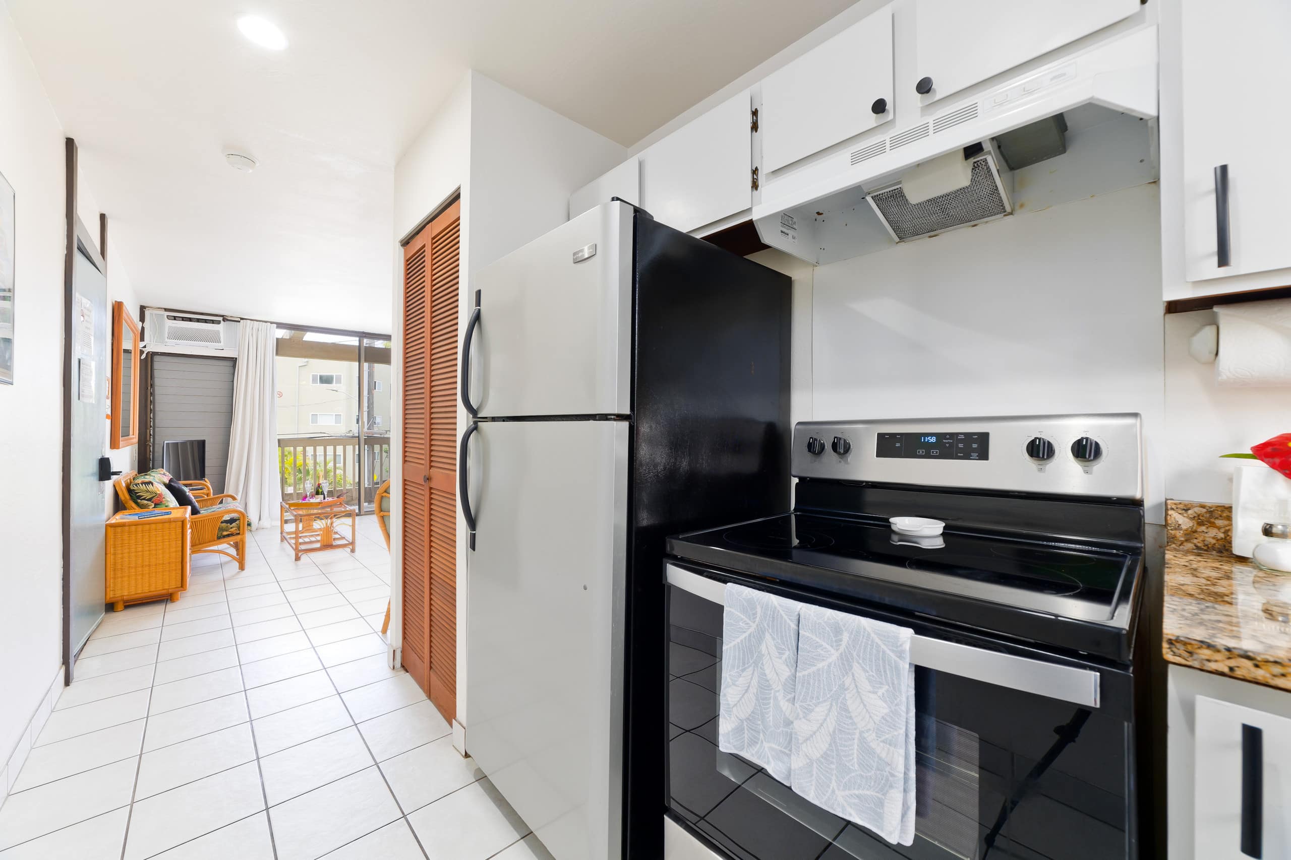Condo in Kailua-Kona · ★4.8 · Studio · 1 bed · 1 bath - Image 13