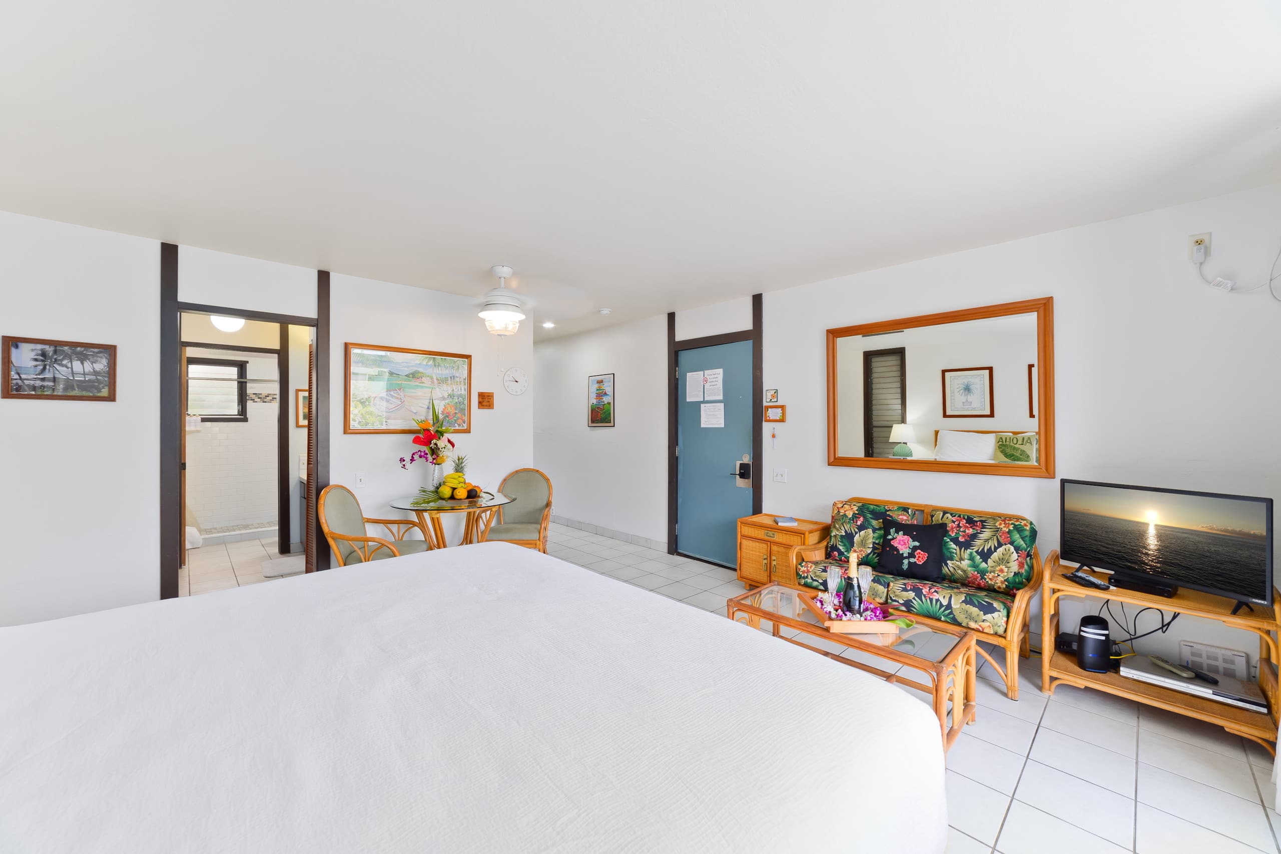 Condo in Kailua-Kona · ★4.8 · Studio · 1 bed · 1 bath - Image 5
