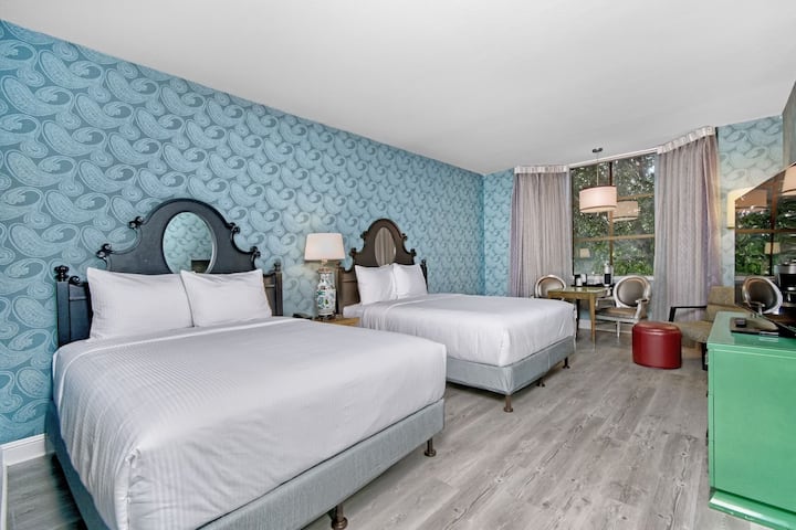 Family Room With Pool & Fireplace, Free Breakfast - San Francisco, CA