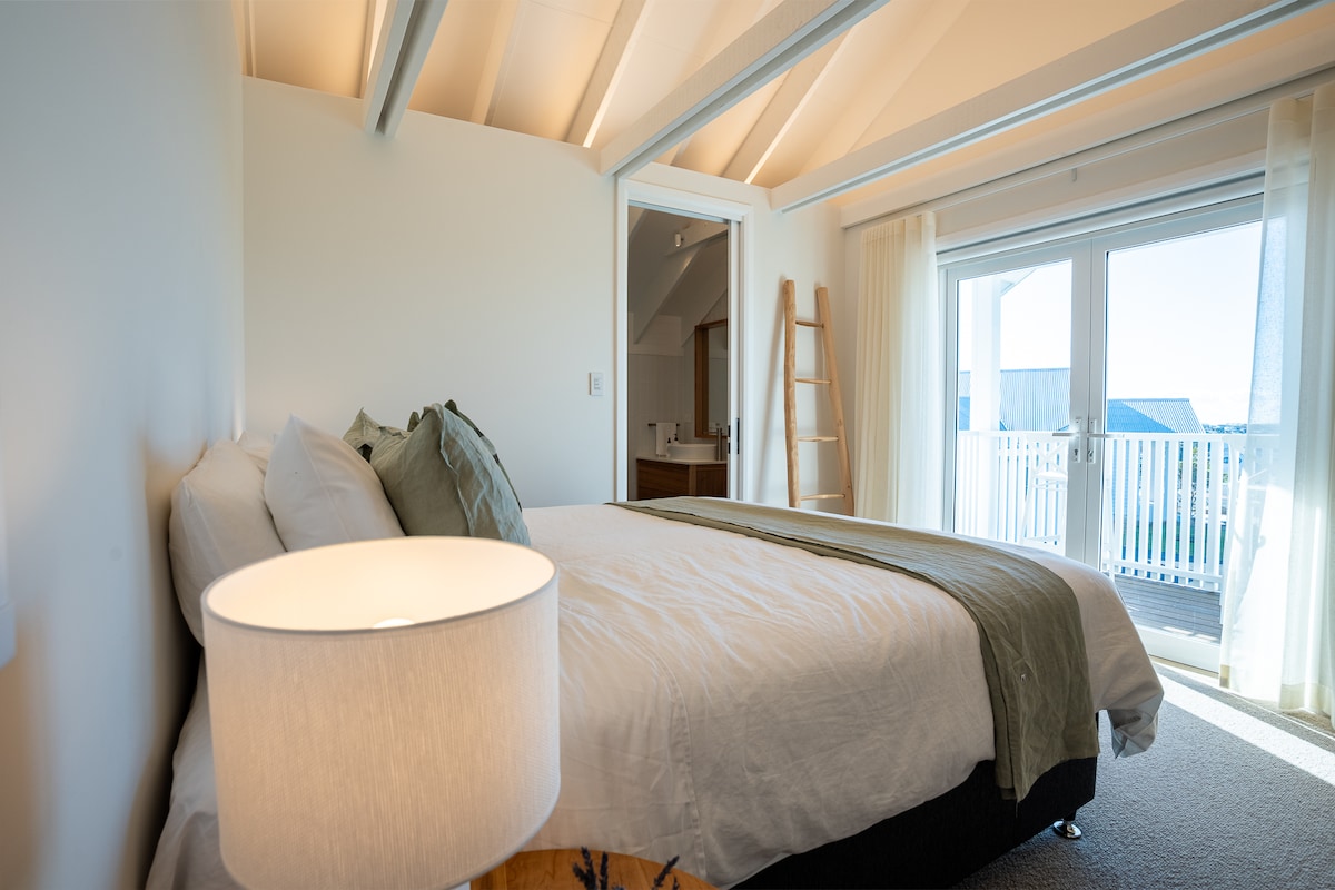 غرفة النوم رقم 1 في كانوبي كينج مع شرفة 