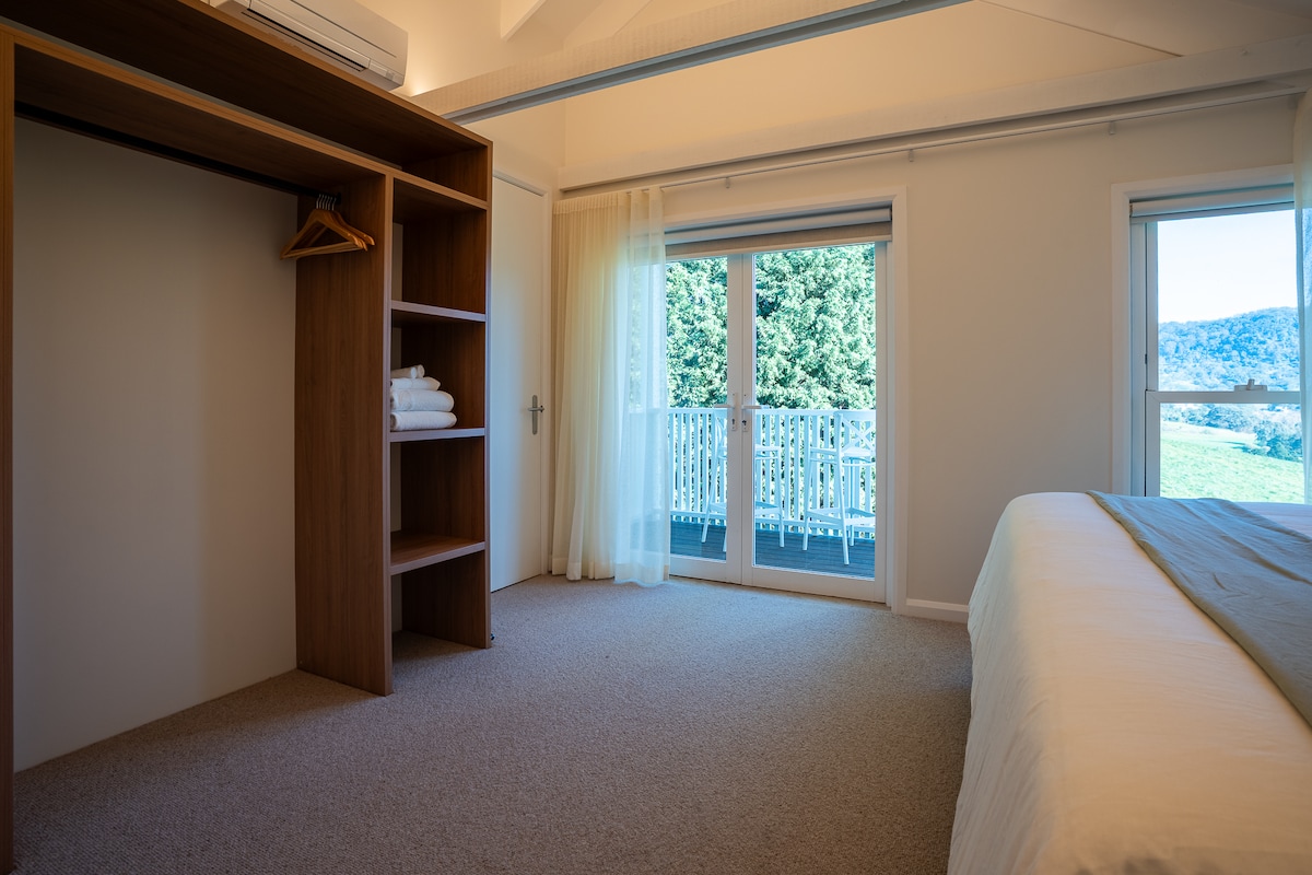 غرفة نوم كانوبي كينج 2 مع شرفة