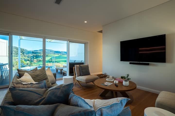 Fig View | Luxury Coastal Vineyard Villa - Gerringong
