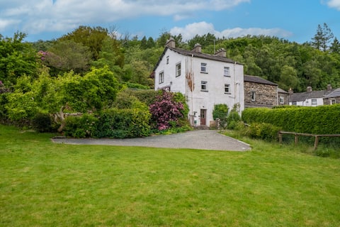 Entire Farmhouse with an acre of gardens