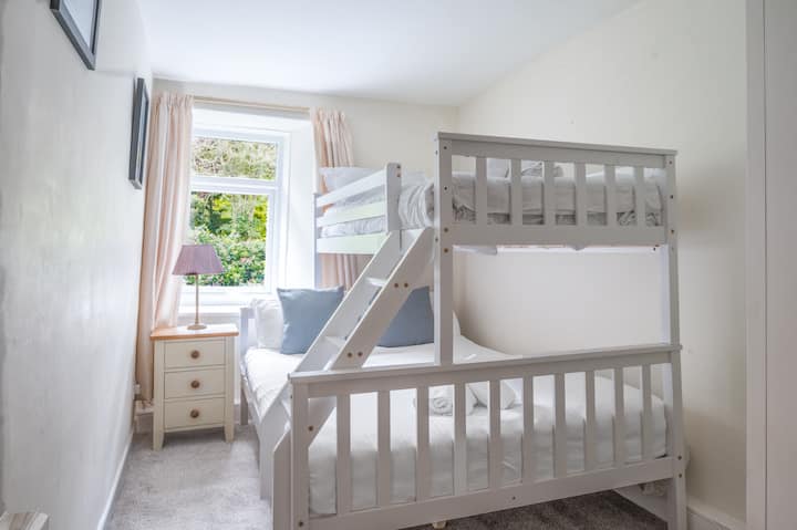 Стая с двуетажно легло