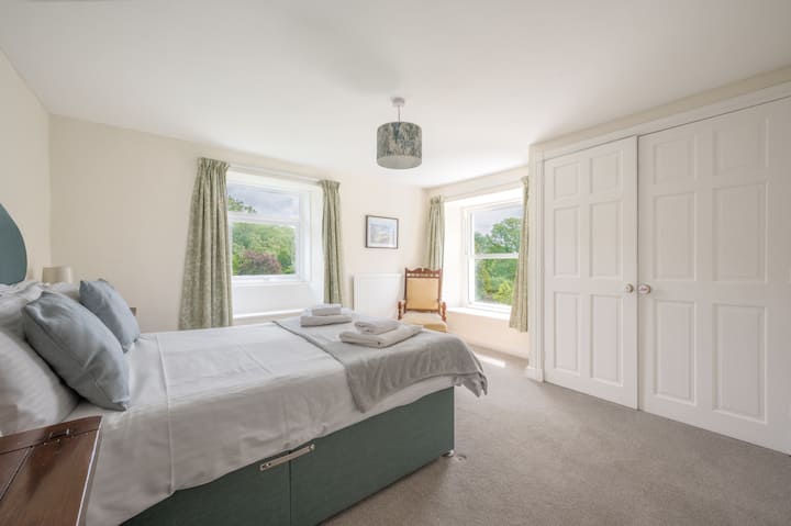 Спалня с двойно легло