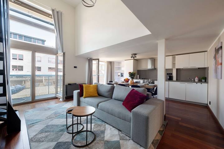 Bright 5-bedrooms apart