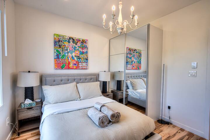Two 3BR apartments All yours! Downtown MTL gallery image 5