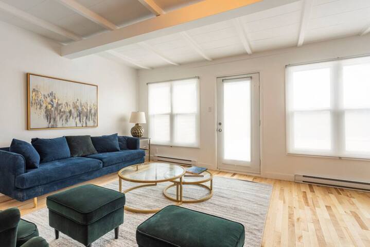 Two 3BR apartments All yours! Downtown MTL gallery image 2