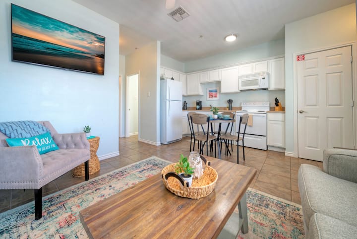 Sala interior costera con sofá cama. (204)