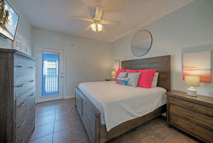 El dormitorio 1 cuenta con una cama tamaño king. (206)