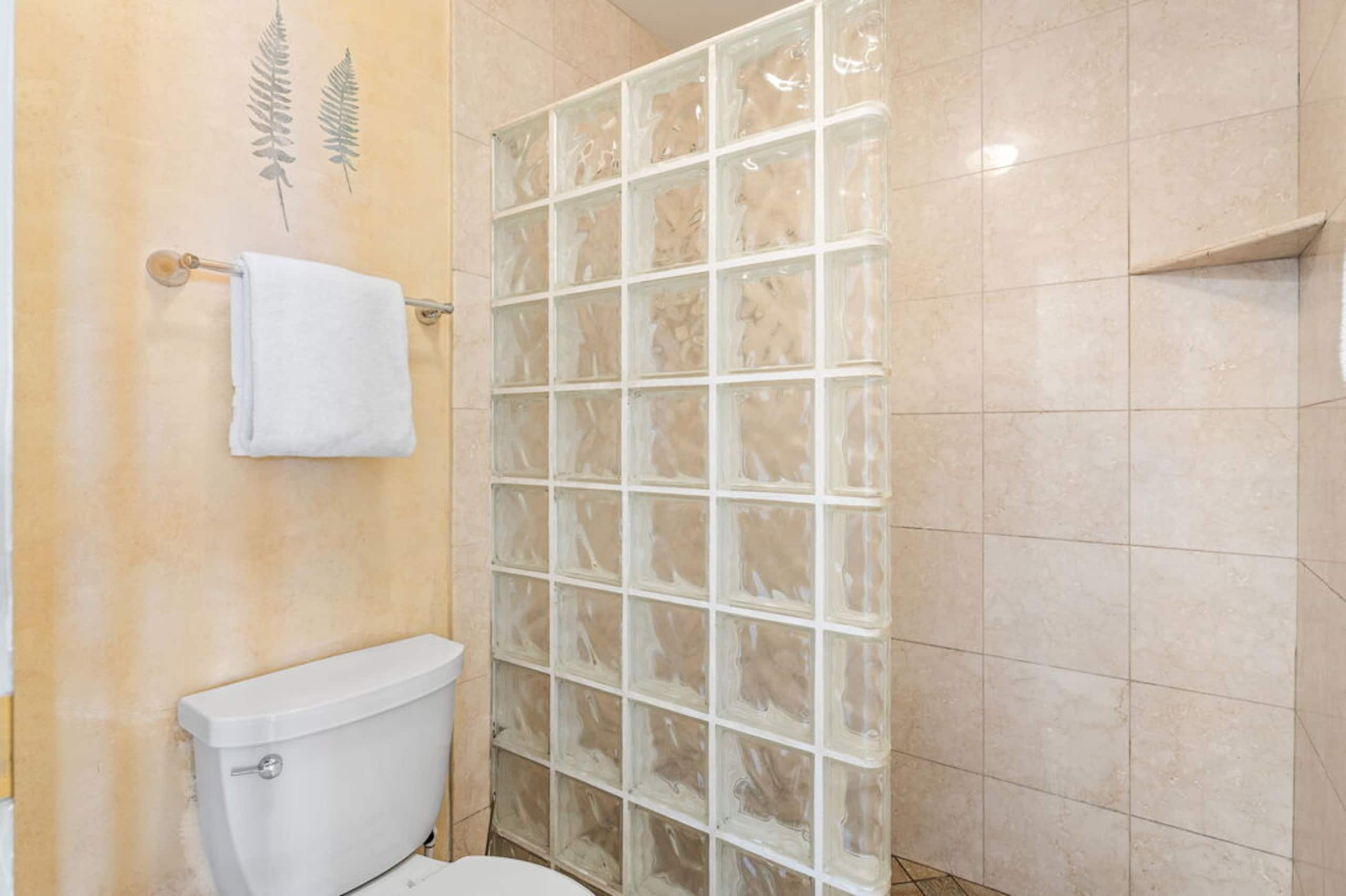 Condo in Kailua-Kona · ★5.0 · 2 bedrooms · 4 beds · 2.5 baths - Image 16