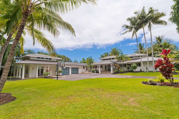 Luxury Retreat in Kona with Saltwater Pool gallery image 4