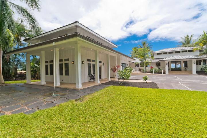 Luxury Retreat in Kona with Saltwater Pool gallery image 3