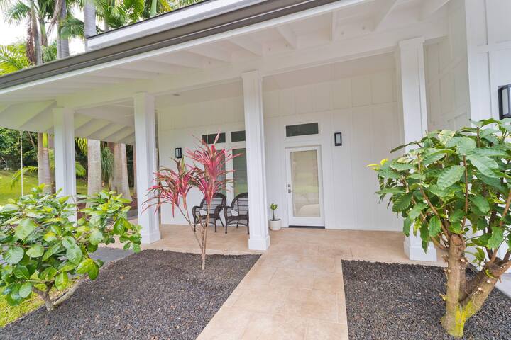 Luxury Retreat in Kona with Saltwater Pool gallery image 2