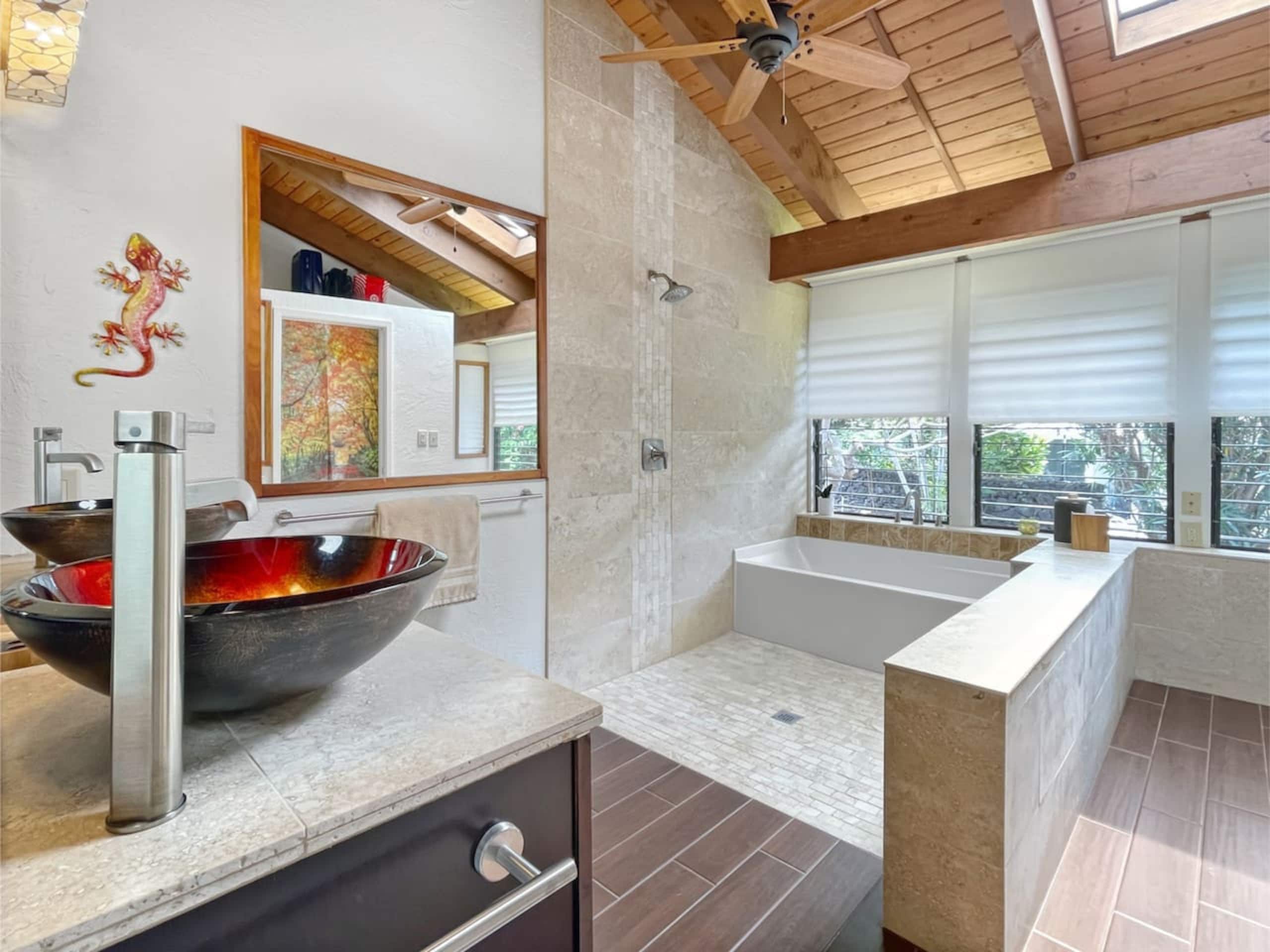 Home in Kailua-Kona · ★5.0 · 4 bedrooms · 6 beds · 3 baths - Image 73