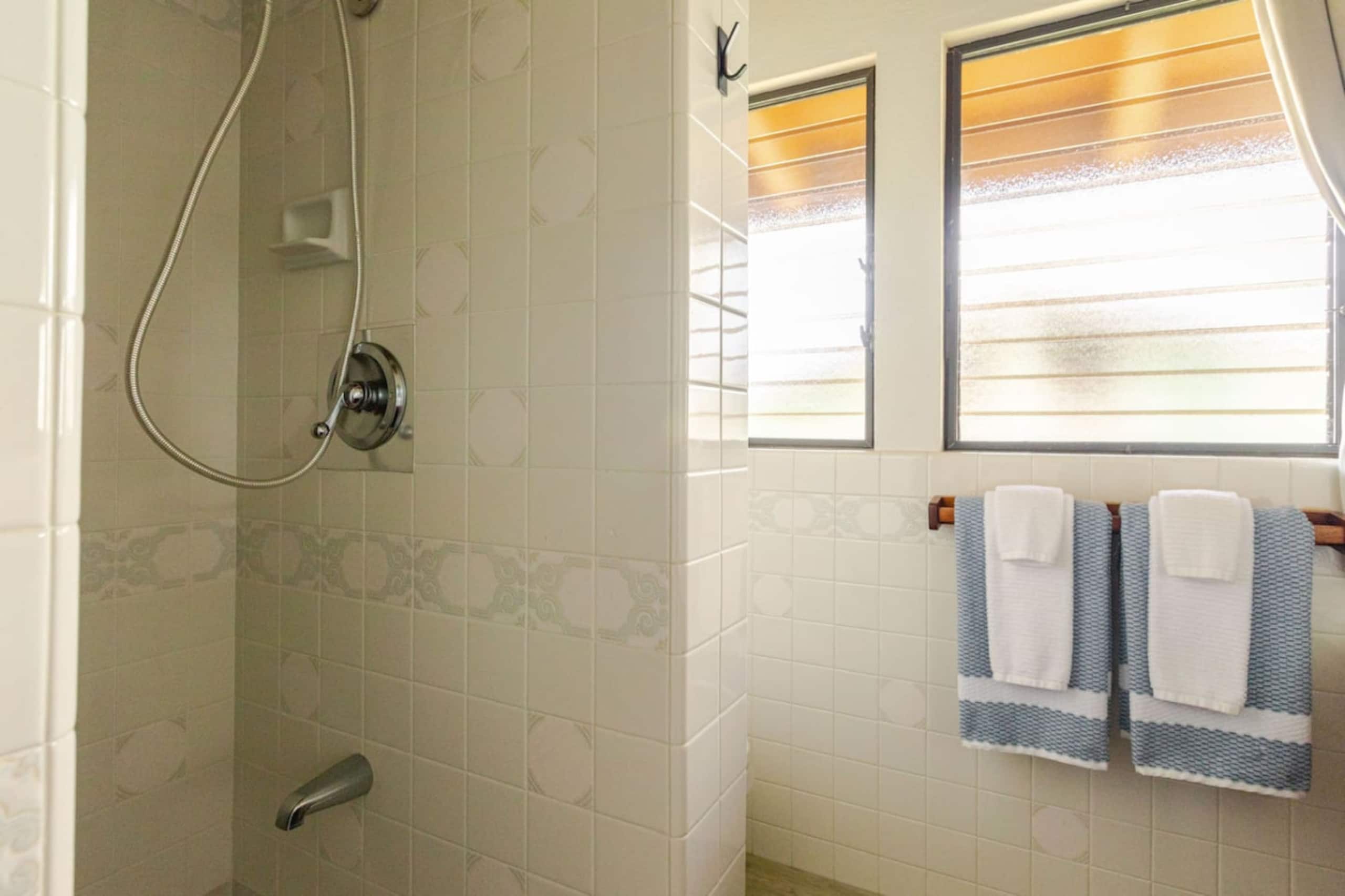 Home in Kailua-Kona · ★5.0 · 4 bedrooms · 6 beds · 3 baths - Image 45