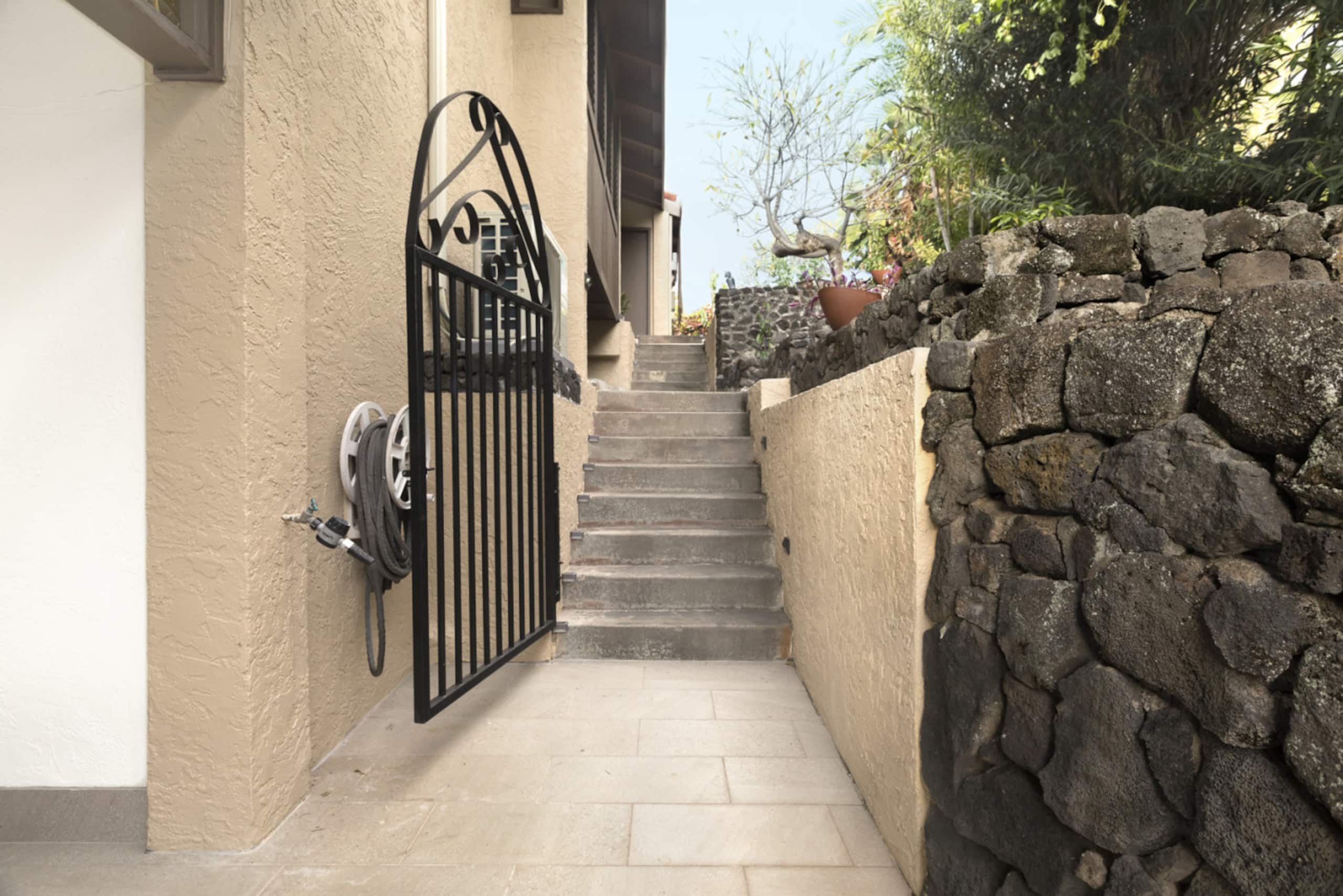 Home in Kailua-Kona · ★5.0 · 4 bedrooms · 6 beds · 3 baths - Image 98
