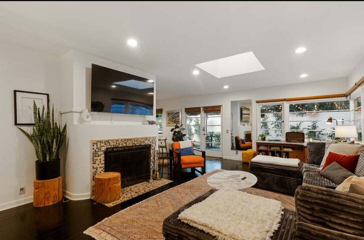 Cozy, 3BD, gated West Hollywood Villa w Hottub gallery image 2