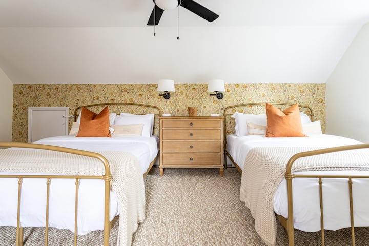 Cozy, comfy double bedroom 